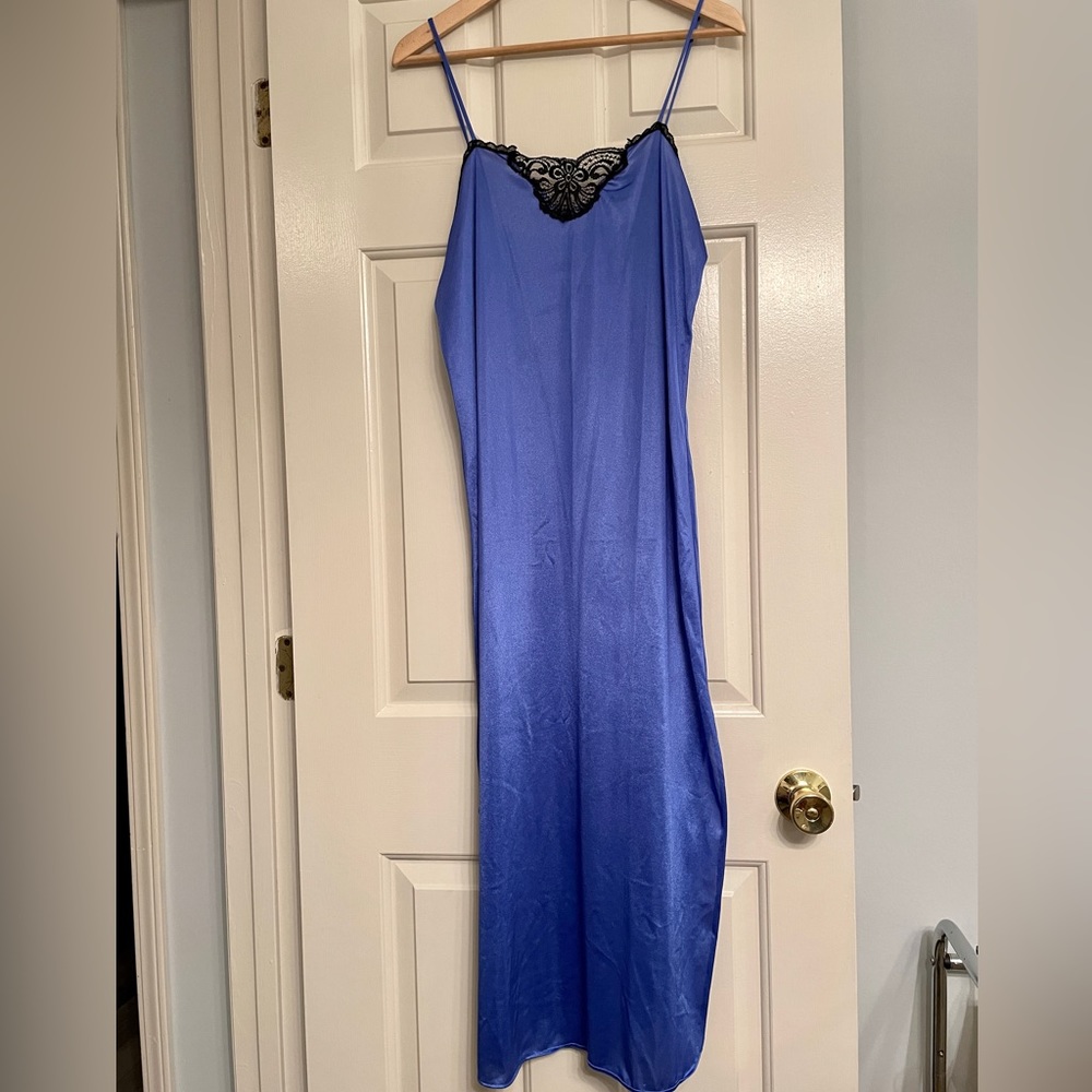 Vintage 60s/70s Lady Cameo Dallas Long Blue Slip